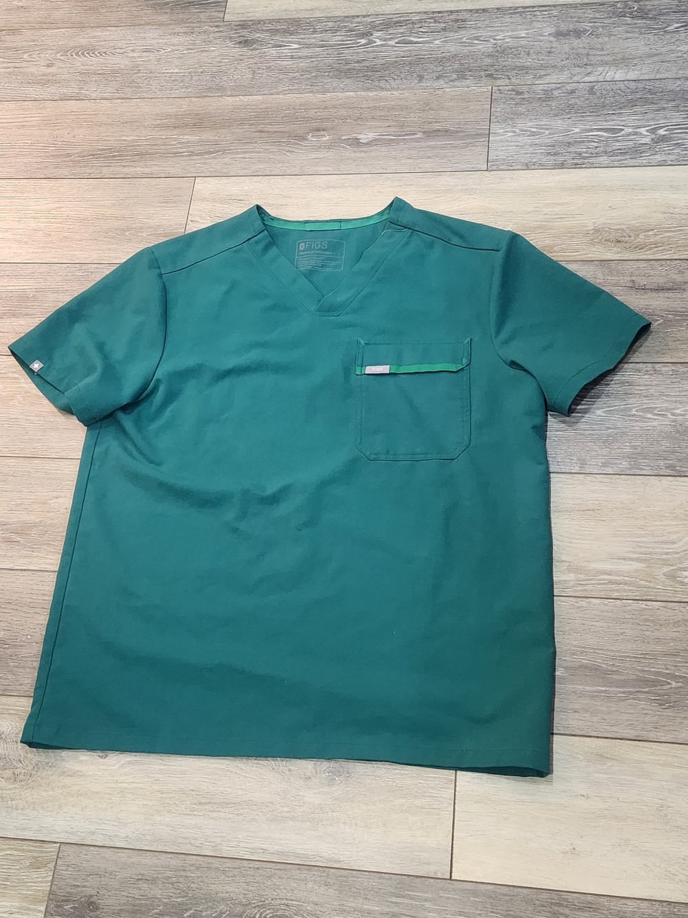 Figs Men's Hunter Green V-Neck Scrub Top with Chest Pocket Size Large